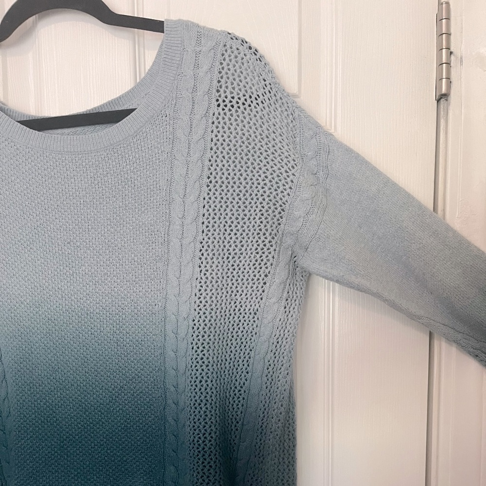 American Eagle M long sleeve blue ombré sweater
